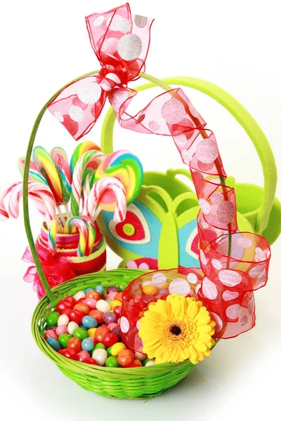 Farbige Süßigkeiten Und Blumen — Stockfoto