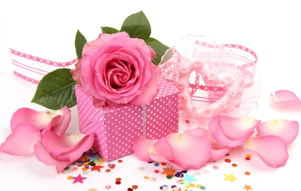 Pink rose and box with a gift — Stock Photo, Image