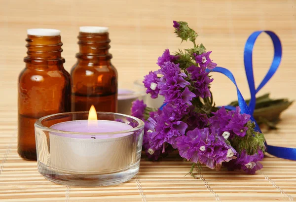 Objecten voor aromatherapie en massage — Stockfoto