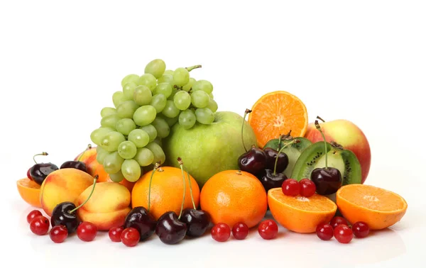 Frutas maduras e bagas — Fotografia de Stock