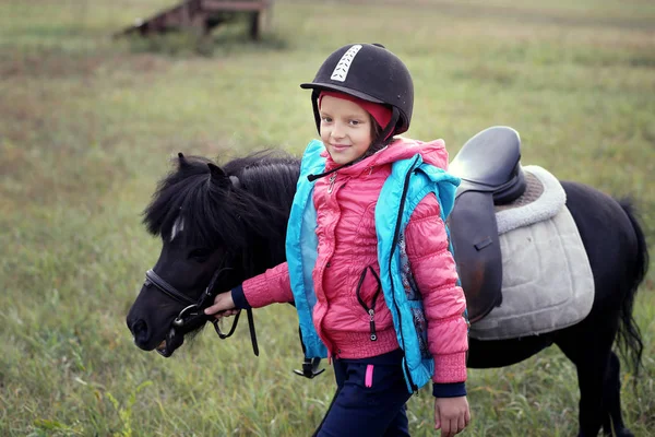 Girl Helmet Black Pony — Stock Photo, Image