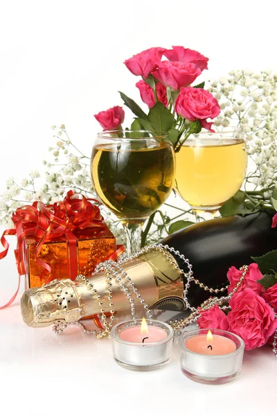 Šampaňské a růžové růže — Stock fotografie