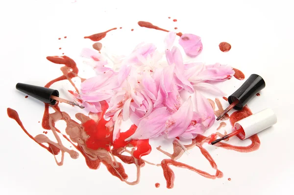 Varnish and flower petals — Stock Photo, Image