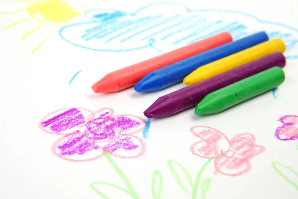 Renkli kalemler ve çizim — Stok fotoğraf