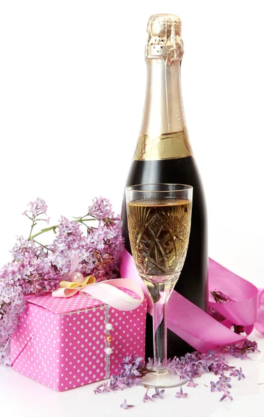 Champagne en geschenk doos — Stockfoto