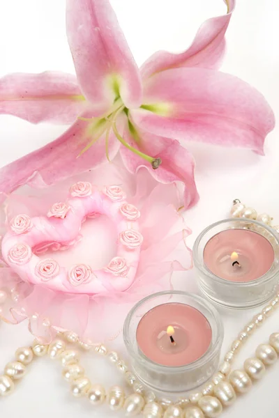 Pink lily and burning candles — Stock Photo, Image