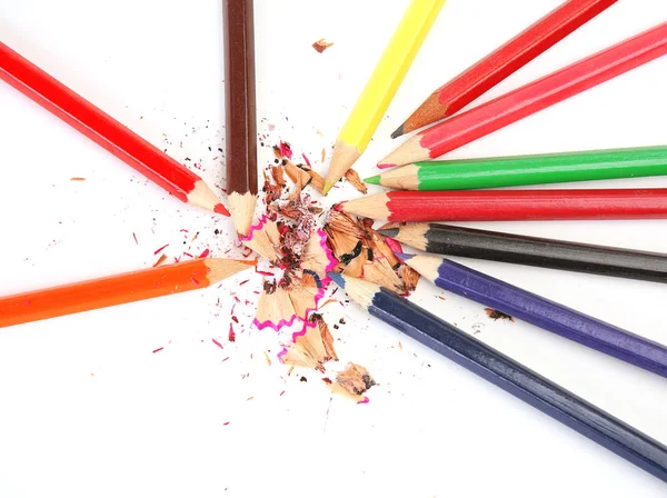 Crayons en bois de couleur pour dessiner sur un fond blanc — Photo