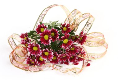 Beyaz bir arka planda krizantem buket