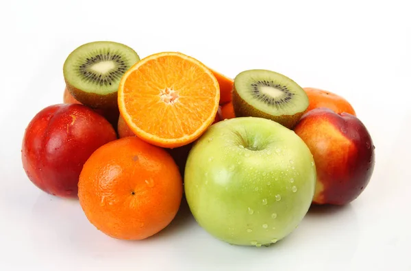 Reife Früchte Für Eine Gesunde Ernährung Auf Weißem Hintergrund — Stockfoto