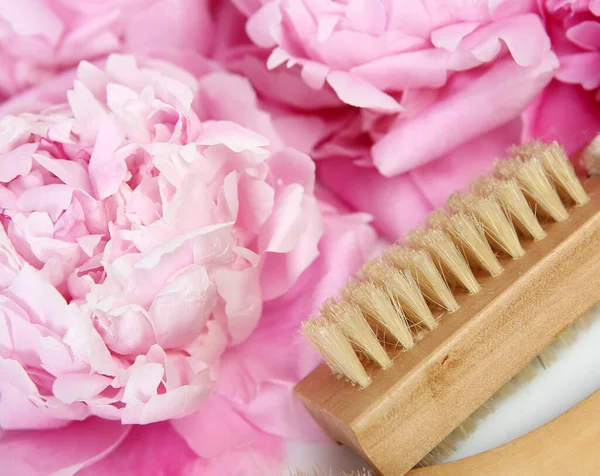 Body Care Items Pink Peonies — Stock Photo, Image