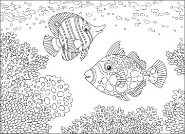 Komik bir kelebek balık ve yüzme tropikal bir denizde inanılmaz bir mercan kayalığı, siyah ve beyaz vektör çizim karikatür tarzı bir boyama kitabı için bir palyaço triggerfish