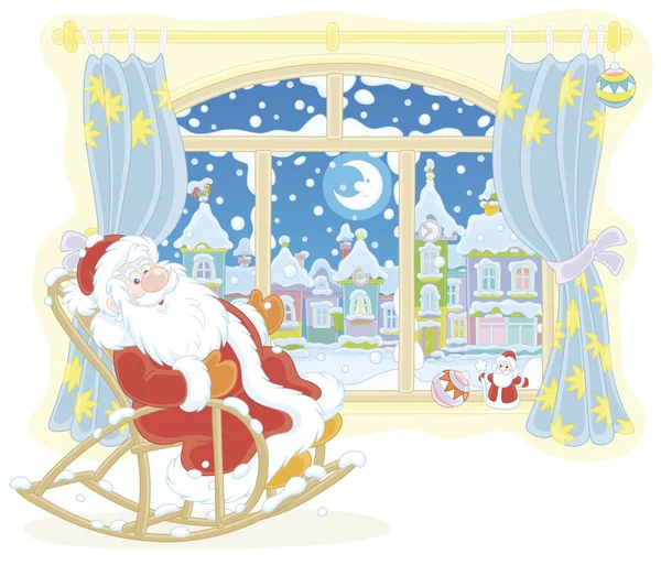在一个美丽的雪夜 圣诞老人坐在吱吱作响的摇椅上 透过一个大窗户望着一个五彩斑斓的冬日小镇 — 图库矢量图片