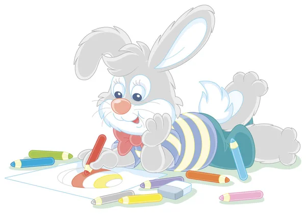 Маленький Пасхальный Кролик Улыбается Рисует Украшенное Праздничное Яйцо Цветными Карандашами — стоковый вектор
