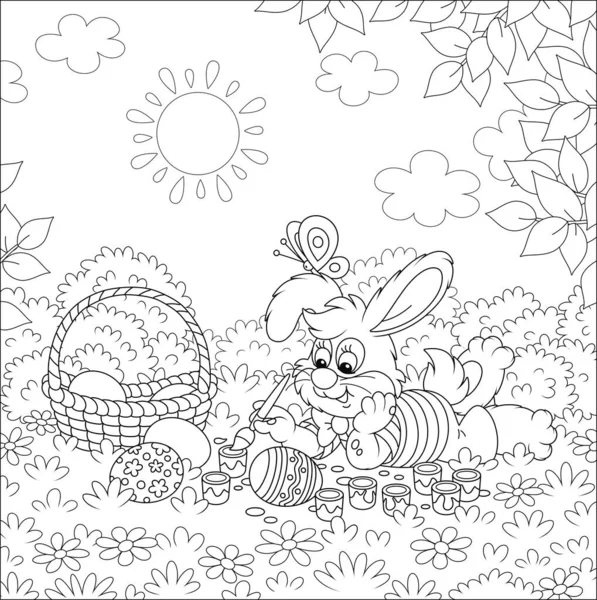 在阳光明媚的春日 一只快乐的小兔子用颜料和画笔装饰复活节彩蛋 用黑色和白色的矢量卡通画描绘美丽的森林中的草地 — 图库矢量图片
