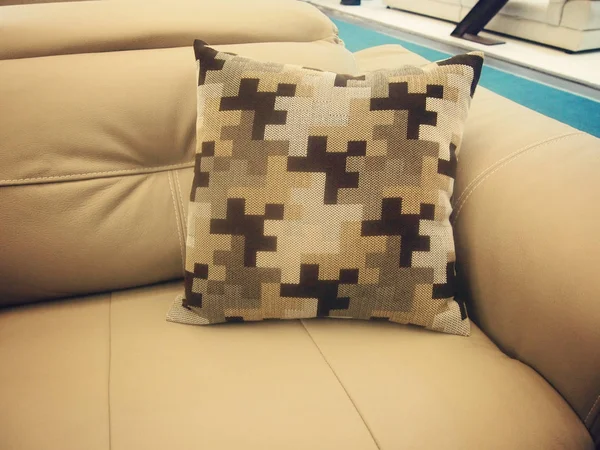 ソファーに横たわっている枕のクローズアップショット ロイヤリティフリーのストック写真