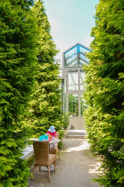 Adorable Young Girl Gorgeous Garden — Stock Photo, Image