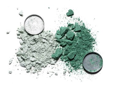 Ezilmiş yeşil göz farı kadar yapmak