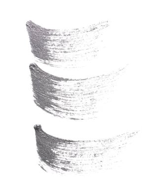 Gümüş fırça darbeleri, beyaz arka planda izole edilmiş krem rengi göz farı.