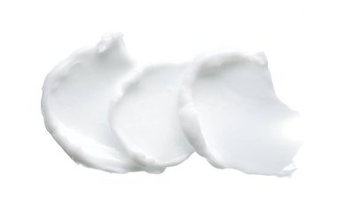 Beyaz desen ve yüz kremi lekesi veya beyaz arkaplanda izole edilmiş beyaz akrilik boya
