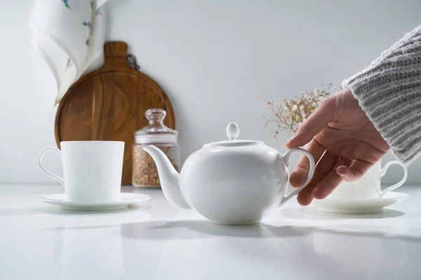 Sammansã Ttning Med Vitt Porslin Ware Ljusgrã Bakgrund Med Delikat — Stockfoto