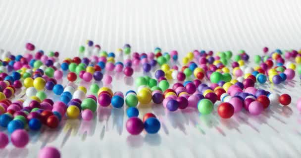 Boules Multicolores Tombant Dispersant Dans Différentes Directions Roulant Sur Une — Video