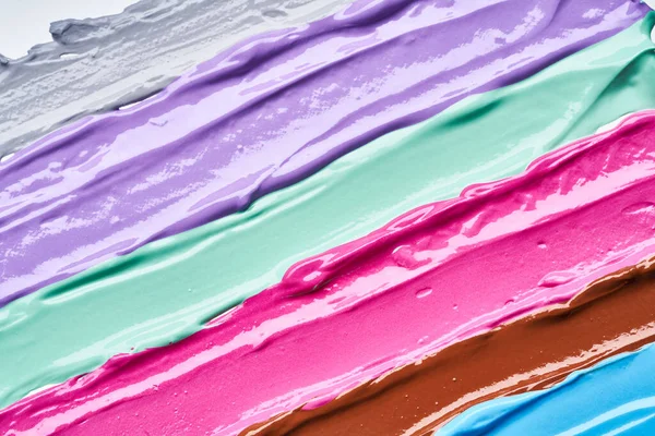 Textur Und Pinselstriche Aus Mehrfarbiger Acrylfarbe Mit Funkeln Auf Weißem — Stockfoto