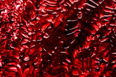 Beyaz arka planda parıltıları olan çok renkli akrilik boya dokusu ve vuruşları