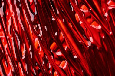 Beyaz arka planda parıltıları olan çok renkli akrilik boya dokusu ve vuruşları