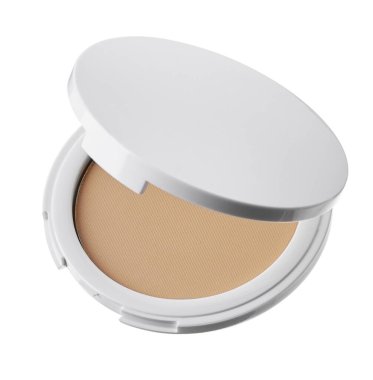 Kompakt toz, cilt güzelliği için kozmetik aksesuar, beyaz arka planda izole.