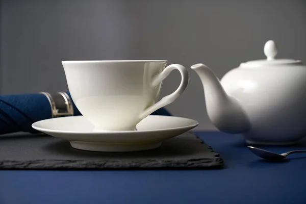 Set Thé Partir Une Théière Céramique Blanche Une Tasse Blanche — Photo