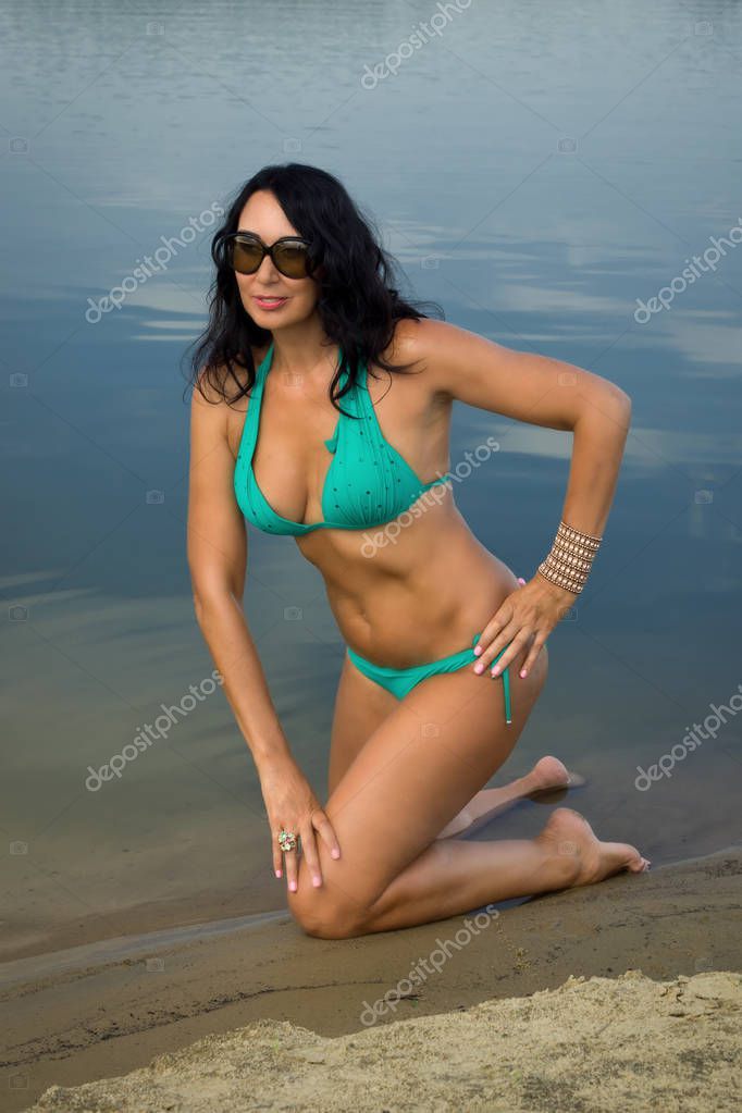 Geavanceerde Koninklijke familie Verslinden Beautiful woman in bikini on the beach by the lake Stock Photo by ©Demian  130007164