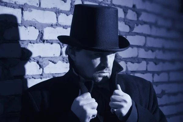 Victorian man in the black coat, top hat and in a tie — Stock Photo, Image