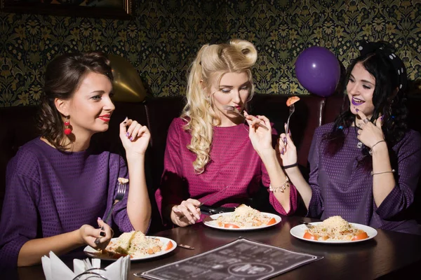 Beautiful pinup girls in a bar — Stock Photo, Image