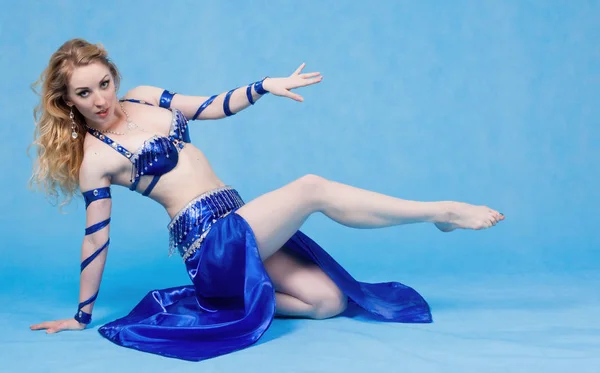 Beautiful belly dancer in motion — Stock Photo, Image