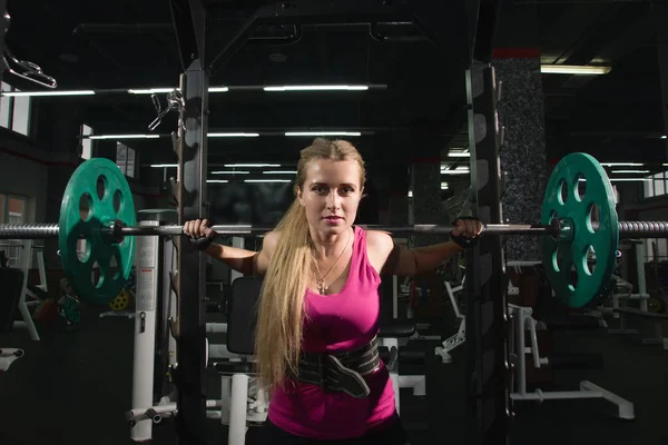 Beautiful girl exercising with barbell — Stock Photo, Image