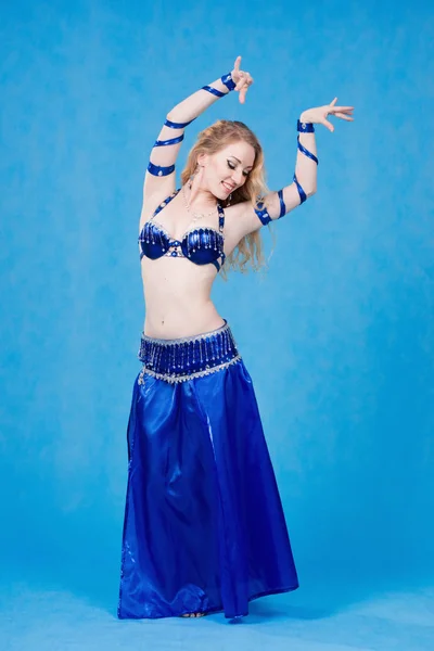 Beautiful belly dancer — Stock Photo, Image