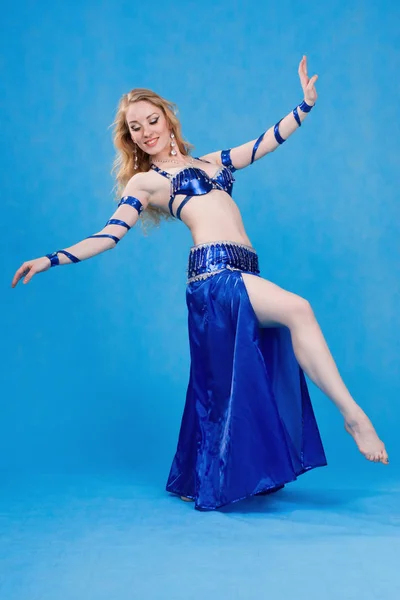 Beautiful belly dancer in motion — Stock Photo, Image