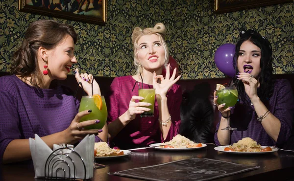 Beautiful pinup girls in a bar — Stock Photo, Image