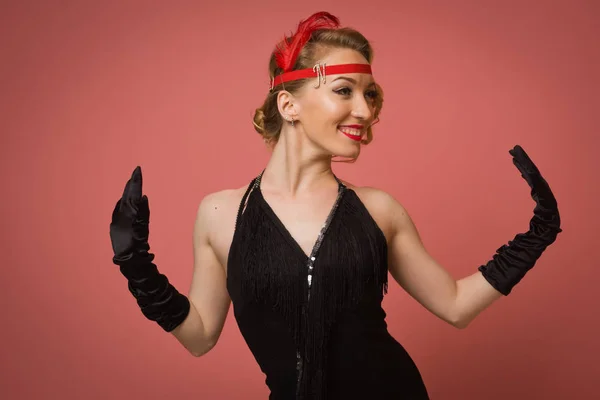 Pretty actress in black retro dress with headband — Stock Photo, Image