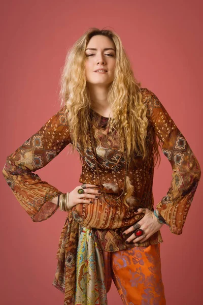 Hippie meisje stijl — Stockfoto