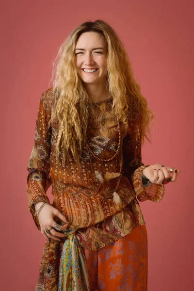 Hippie meisje stijl — Stockfoto