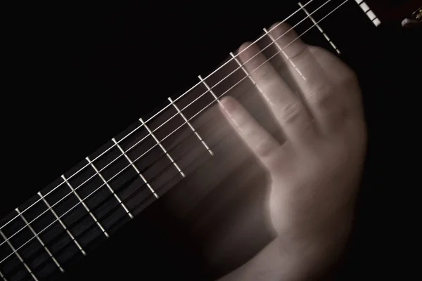 Гітарист рука гра — стокове фото