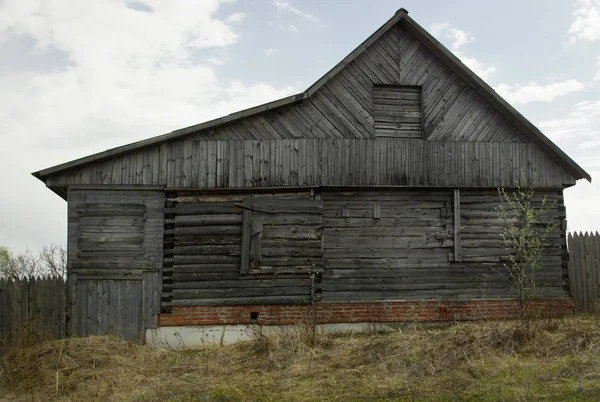 Opuštěný starý strašidelný dům — Stock fotografie