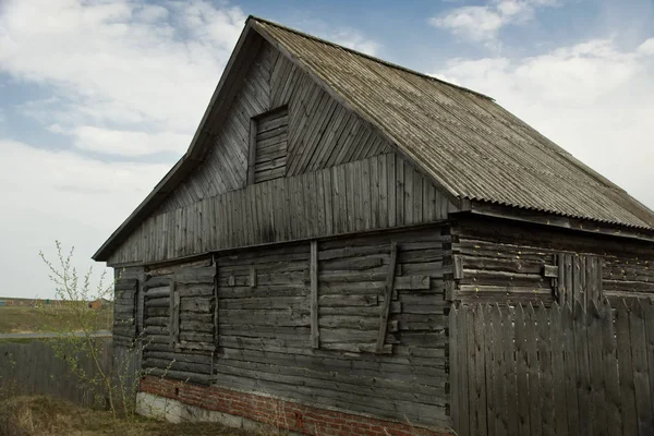 Opuštěný starý strašidelný dům — Stock fotografie