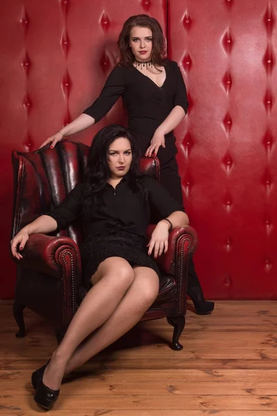 Dos mujeres de moda — Foto de Stock