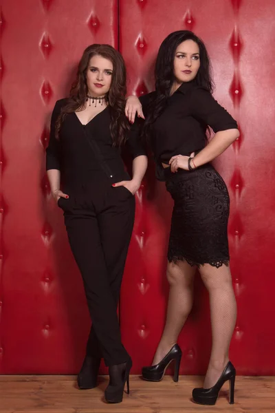 Két divatos női — Stock Fotó