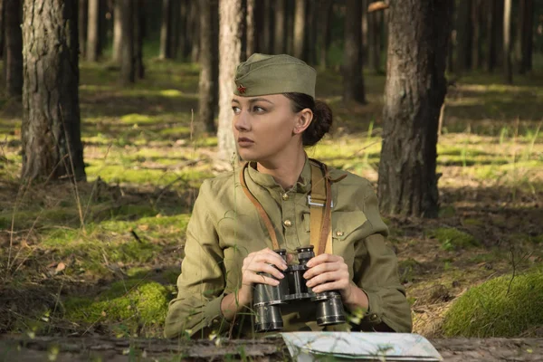 Donna in uniforme dell'Armata Rossa della Seconda Guerra Mondiale . — Foto Stock