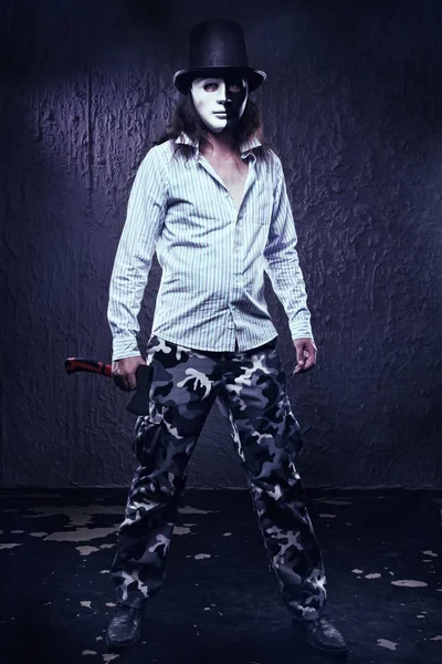 Maniac in a mask with an ax — Stock Photo, Image