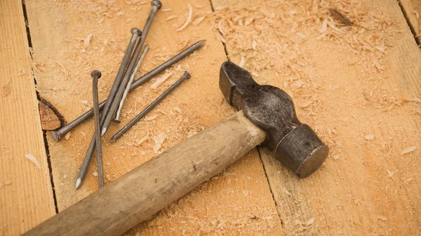 Construction hammer and nails — Stock Photo, Image