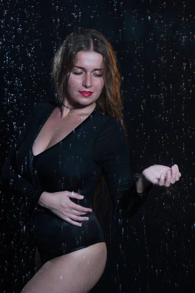 Sexy kobieta piękne pod deszcz — Zdjęcie stockowe